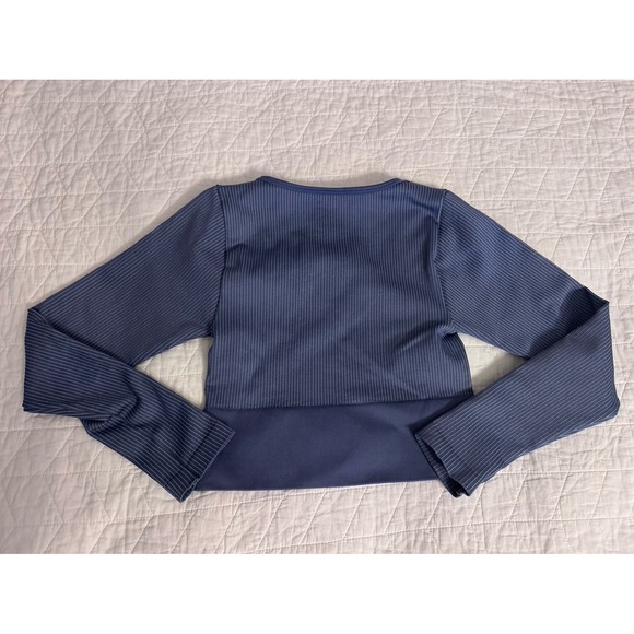 Offline‎ Aerie Cropped Shirt Size medium - Picture 2 of 4